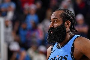 v站-贝弗利：我说哈登比韦德强只是因为生涯长度 上代人32-33就下滑了