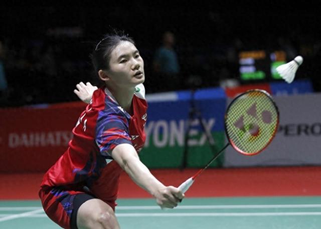 v站-韩悦2-0泰国名将因达农，晋级中国香港羽毛球公开赛女单四强
