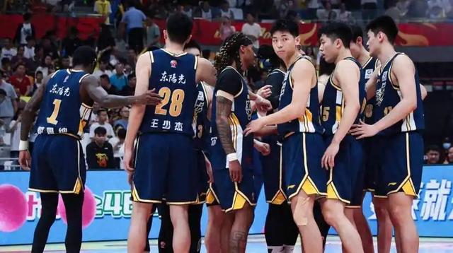 v站-京粤生死战88-73逆转！北京晋级，赵睿拥抱旧友引热议
